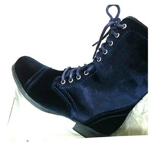 Touchable Steve Madden New Blue Velvet Boots New